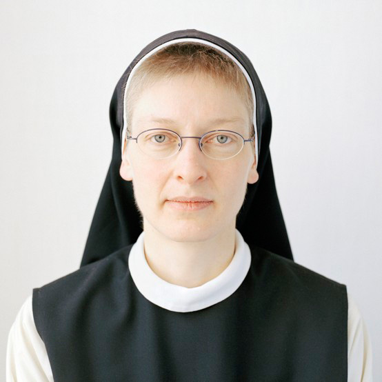 http://www.lux-fotografie.de/files/gimgs/th-14_04_Sr_ Christiane_08_Ausschnitt.jpg